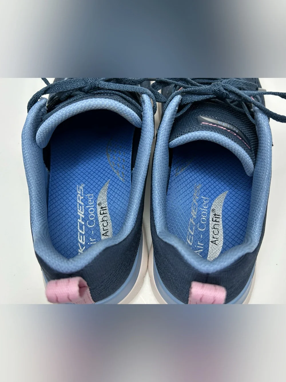 Skechers Arch Fit Blue & Pink Athletic Running Casual Sneaker Size 8.5